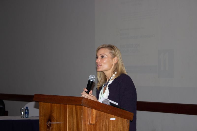 Dr. Laura Murray